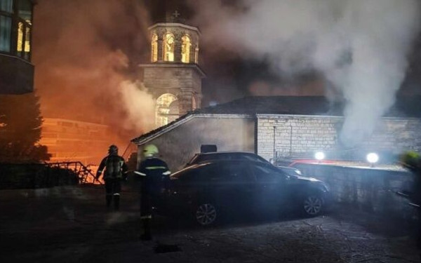 Ιωάννινα: Σβήστηκε η φωτιά στον Μητροπολιτικό Ναό Αγίου Αθανασίου