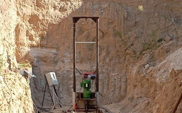 Έπιασαν 4 άνδρες να κάνουν ανασκαφή στην Παλιά Εθνική Οδό Θεσσαλονίκης-Κιλκίς (φωτ.)