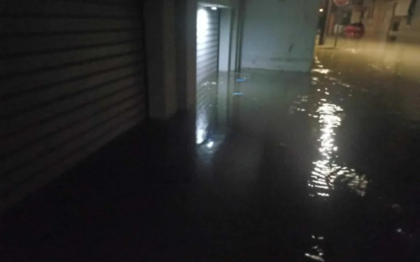 Προβλήματα με πλημμυρισμένους δρόμους στην Ηλεία: Σε λίμνη μετατράπηκαν οι καλλιέργειες - Πού έπεσε η περισσότερη βροχή (βίντεο)