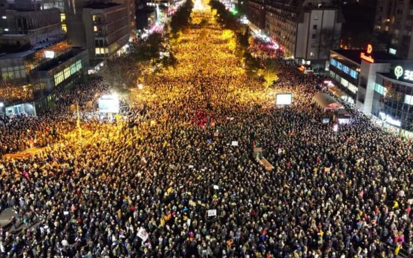 Σερβία: Επεισόδια σε διαδήλωση για το δυστύχημα στον σταθμό του Νόβι Σαντ (βίντεο)