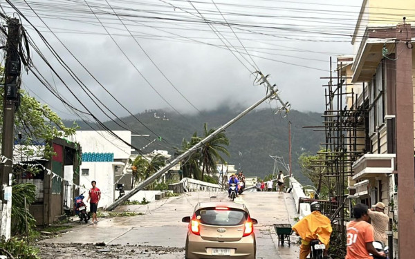 Σαρωτικές καταστροφές από το πέρασμα του υπερτυφώνα Μαν-γι στις Φιλιππίνες - Σηκώθηκαν κύματα έως και 14 μέτρων (βίντεο, φωτ.)