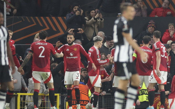 Μάντσεστερ Γιουνάιτεντ - ΠΑΟΚ 2-0: Δύο «φτηνά» γκολ και ο κλοιός σφίγγει (βίντεο)