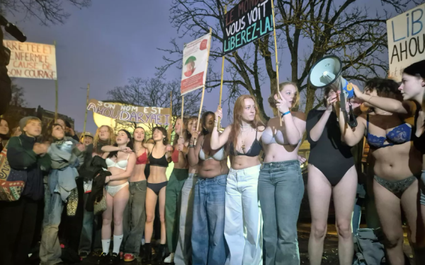 Βέλγιο: Ομάδα γυναικών διαμαρτυρήθηκε έξω από την ιρανική πρεσβεία