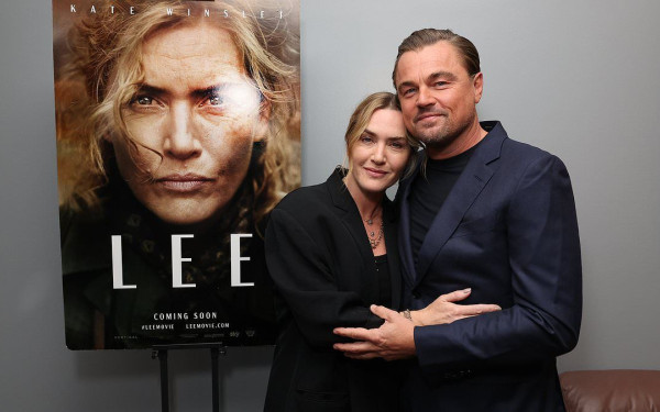 Ντι Κάπριο και Γουίνσλετ έδωσαν ακόμα ένα φιλί 27 χρόνια μετά τον «Τιτανικό» (βίντεο, φωτ.)