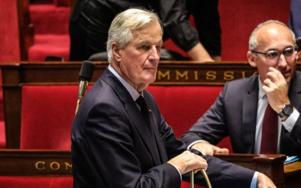 Γαλλία: Αντιμέτωπη με τον κίνδυνο της ακυβερνησίας η χώρα