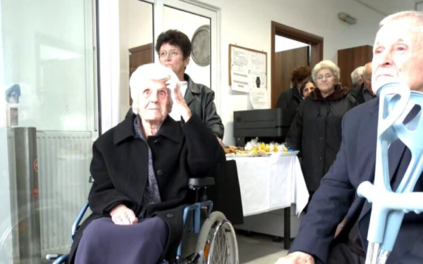 Τιμήθηκε ζευγάρι που δώρισε 100.000 ευρώ σε νοσοκομείο στο Διδυμότειχο