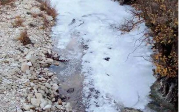 Ιωάννινα: Ανησυχία από τους αφρούς και τις σαπουνάδες σε παραπόταμο του ποταμού Τύρια (φωτ.)