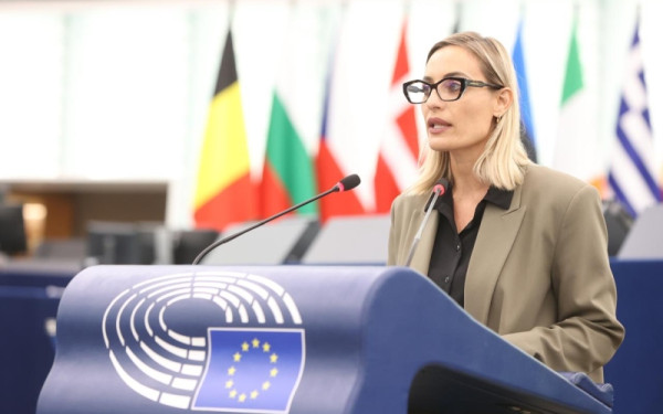 Ελ. Μελέτη: Ερώτηση στην Κομισιόν «για τους γάμους και εγκυμοσύνες ανηλίκων στις κοινότητες Ρομά»