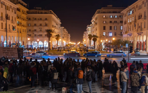 Θεσσαλονίκη: Διαδηλωτές έκαναν πορεία ενάντια στη βία κατά των γυναικών (φωτ.)