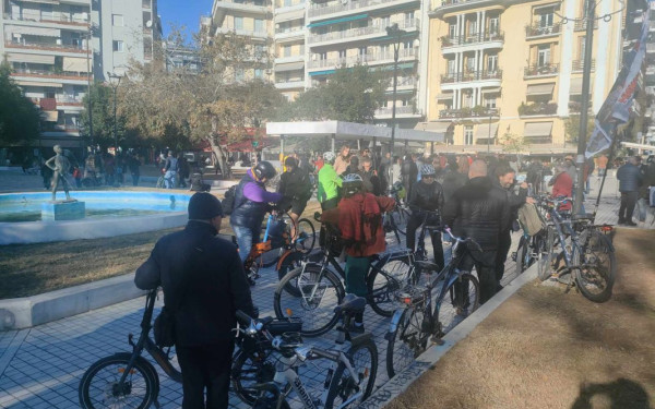 Ποδηλάτες στη Θεσσαλονίκη: Διεκδικούμε ένα ασφαλές δίκτυο ποδηλατόδρομων στην πόλη (φωτ.) Ποδηλάτες στη Θεσσαλονίκη: Διεκδικούμε ένα ασφαλές δίκτυο ποδηλατόδρομων στην πόλη (φωτ.)