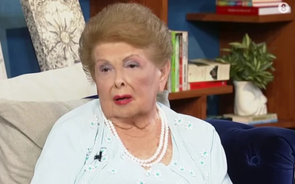 Χαλκιδική: Ζευγάρι από τη Βουλγαρία αγόρασε τη βίλα της Β. Αλεξιάδου έναντι 2,2 εκατ. ευρώ