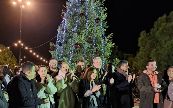 Χαλκιδική: Η Ορμύλια έβαλε τα γιορτινά της (φωτ.)