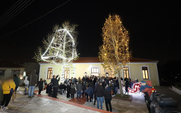 Δήμος Ωραιοκάστρου: Φωταγωγήθηκαν τα χριστουγεννιάτικα δέντρα σε Δρυμό, Πετρωτό και Νεοχωρούδα (φωτ.)