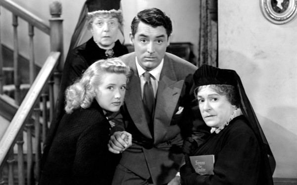 «Αρσενικό και Παλιά Δαντέλα»: 80 χρόνια μετά την πρεμιέρα, η μαύρη κωμωδία του Φρανκ Κάπρα διατηρεί την αίγλη της