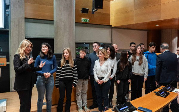 Θεσσαλονίκη: Ο Αγγελούδης βράβευσε μαθητές για καινοτόμο ψηφιακή εφαρμογή στη Γερμανική γλώσσα