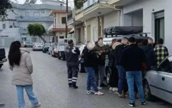 Viral η ουρά για διαμέρισμα με ενοίκιο 400 ευρώ στο Ηράκλειο: «Τραβήξαμε κλήρο με καλαμάκι για το ποιος θα το πάρει» λέει ο ιδιοκτήτης (βίντεο)