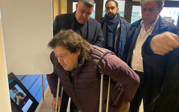 Κοζάνη: Δύο σταθμοί βίντεο-επικοινωνίας μέσω της εφαρμογής Iris στο κτίριο της Περιφέρειας - Πώς λειτουργεί (φωτ.)