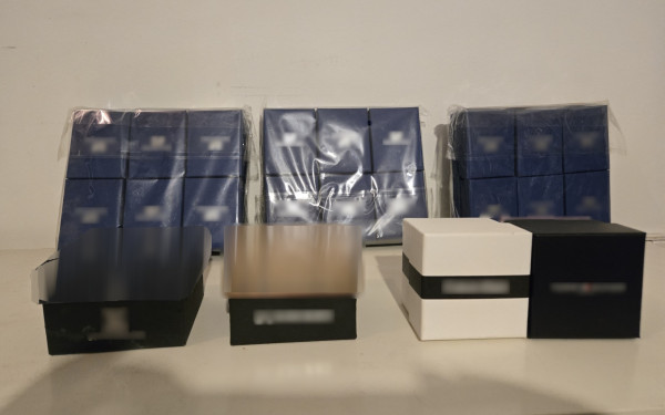 Θεσσαλονίκη: Δυο γυναίκες έστελναν «μαϊμού» προϊόντα σε παραλήπτες του εξωτερικού - Δείτε φωτογραφίες