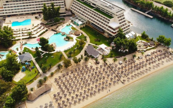 Χαλκιδική: Στην επιθεώρηση εργασίας το Σωματείο Εργαζομένων του Πόρτο Καρράς μετά την απόλυση συνδικαλιστή