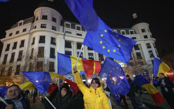 Ρουμανία - εκλογές: Χιλιάδες άνθρωποι διαδήλωσαν χθες βράδυ υπέρ της Ευρωπαϊκής Ένωσης στο Βουκουρέστι