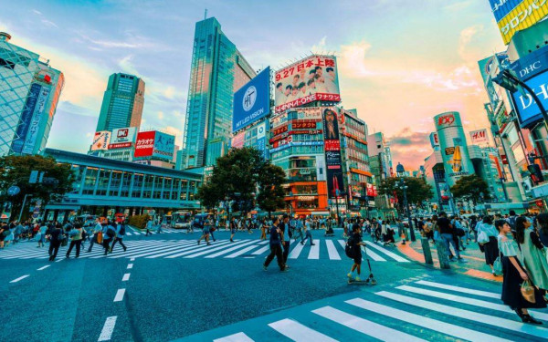 Ιαπωνία: Το Τόκιο προωθεί την τετραήμερη εργασία για την αύξηση... της γονιμότητας