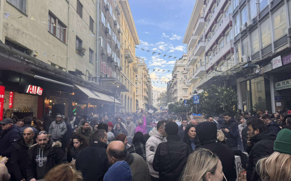 Θεσσαλονίκη: Το αδιαχώρητο στη Β. Ηρακλείου - Κέφι, μουσική και χορός (βίντεο, φωτ.)