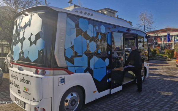 Θεσσαλονίκη: Το πρώτο ηλεκτρικό Mini Bus στο δήμο Θερμαϊκού