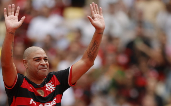 Μπάλα, όπλα κι αλκοόλ: Ο Αντριάνο άκουσε τον νεκρό πατέρα του χάρη στην ΑΙ (βίντεο)