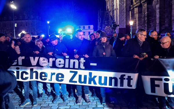 Χιλιάδες άνθρωποι διαδήλωσαν στο Μαγδμεβούργο κατά του μίσους, μετά το μακελειό