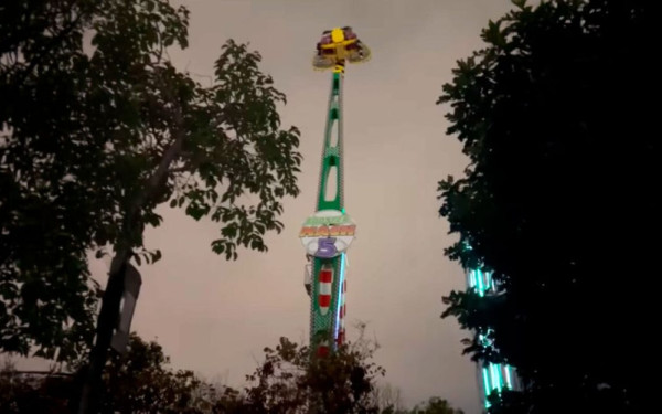 Αγωνία σε λούνα παρκ στην Αθήνα - Κόπηκε το ρεύμα σε παιχνίδι - Τα παιδιά έμειναν για 15 λεπτά στον αέρα (βίντεο)