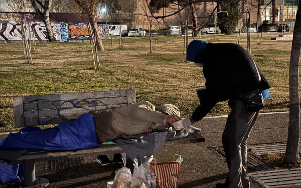 Θεσσαλονίκη: Εθελοντές θα στολίσουν το δέντρο των αστέγων με τρόφιμα και είδη πρώτης ανάγκης