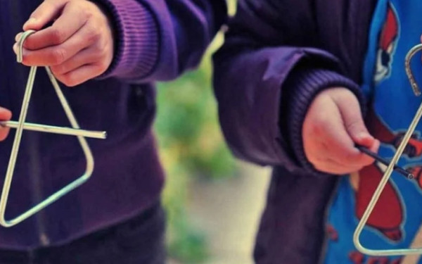 Χριστουγεννιάτικα κάλαντα: «Να τα πούμε;» - Τι είναι και από πού προέρχεται το έθιμο