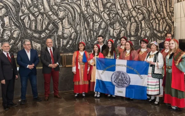 Άκουσαν τα κάλαντα των Χριστουγέννων Φάμελλος και Κουτσούμπας