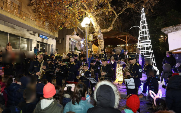 Δήμος Ωραιοκάστρου: Φωταγωγήθηκαν τα χριστουγεννιάτικα δέντρα σε Πεντάλοφο, Μονόλοφο και Λητή