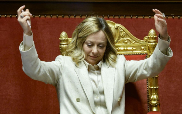 Ιταλικά ΜΜΕ: Η Μελόνι θέλει να αρχίσει ξανά τις αποστολές προσφύγων στα ιταλικά κέντρα στην Αλβανία