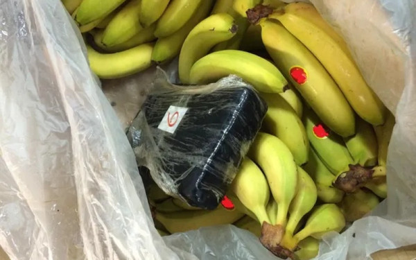 Θεσσαλονίκη: Φορτίο με μπανάνες έκρυβε πάνω από 45 κιλά κοκαΐνης - Τέσσερις συλλήψεις (βίντεο)