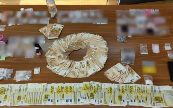 Πάρτι με ναρκωτικά στα νότια προάστια - Συνελήφθησαν 10 άτομα σε βίλα, με φρουρούς αστυνομικούς (βίντεο)