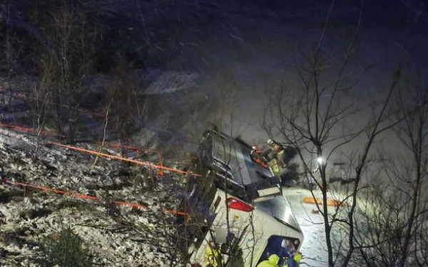 Νορβηγία: Πούλμαν έπεσε σε λίμνη - Τρεις νεκροί (βίντεο, φωτ.)