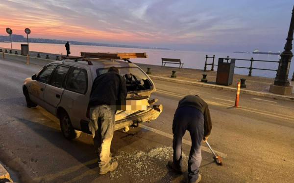 Θεσσαλονίκη: Τροχαίο με υλικές ζημιές στη Λεωφόρο Νίκης (φωτ.) Θεσσαλονίκη: Τροχαίο με υλικές ζημιές στη Λεωφόρο Νίκης (φωτ.)