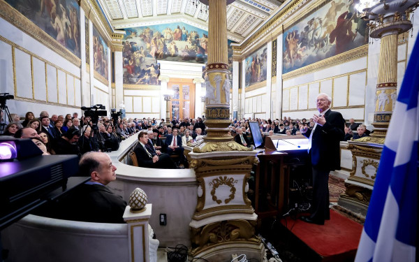 Εθελοντές πυροσβέστες, καλλιτέχνες και γονείς βράβευσε για το 2024 η Ακαδημία Αθηνών (φωτ.)