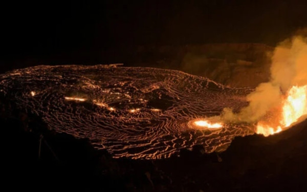 Χαβάη: «Ξύπνησε» το Κιλαουέα -  Εντυπωσιακές εκρήξεις από το ηφαίστειο (βίντεο)