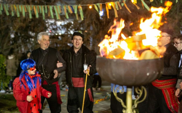 Έρχονται... Φανοί, "Μπουμπούνες" και καρναβάλια στη δυτική Μακεδονία