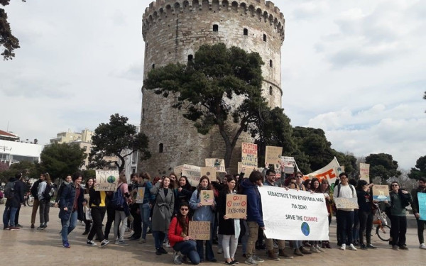 Το δημοτικό συμβούλιο Θεσσαλονίκης στηρίζει τον αγώνα των νέων για το κλίμα 