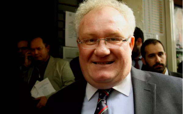 Προκόπης Παυλόπουλος και Κώστας Καραμανλής στην κηδεία του Γιάννη Αδαμόπουλου