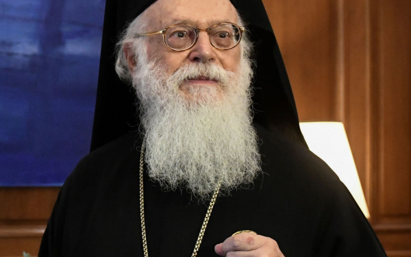 Αρχιεπίσκοπος Αλβανίας Αναστάσιος: Υποβλήθηκε σε τραχειοστομία