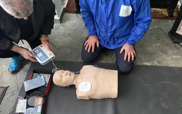 Δράμα: Εξωτερικοί απινιδωτές σώζουν ζωές και μετατρέπονται σε «έξυπνες» συσκευές