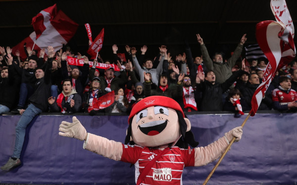 Ο Καρδινάλιος Ρισελιέ και το τέλος της Γης ή αλλιώς το ποδοσφαιρικό θαύμα της Μπρεστ (βίντεο) Ο Καρδινάλιος Ρισελιέ και το τέλος της Γης ή αλλιώς το ποδοσφαιρικό θαύμα της Μπρεστ (βίντεο)