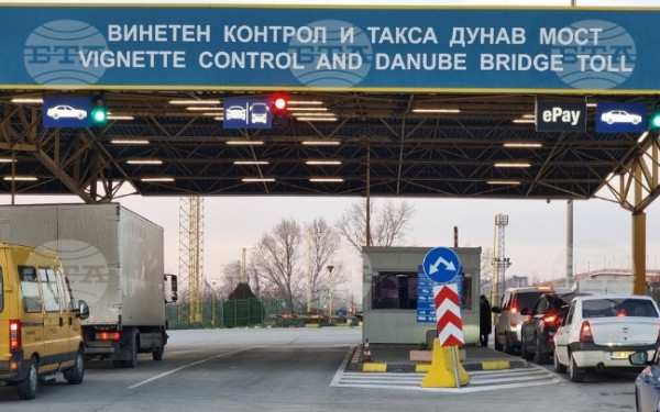 Οι υπουργοί Εσωτερικών της Ρουμανίας και της Βουλγαρίας θα γιορτάσουν την Πρωτοχρονιά στη Γέφυρα του Δούναβη