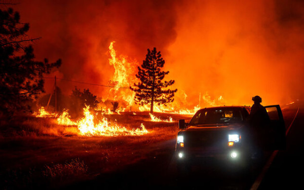 ΗΠΑ: Δύο νεκροί από τις πυρκαγιές στην Καλιφόρνια - Μάχη με τέσσερα μέτωπα