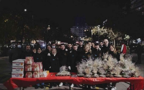 Θεσσαλονίκη: Πρωτοχρονιάτικο γεύμα αγάπης για 70 άστεγους της πόλης (φωτ.)